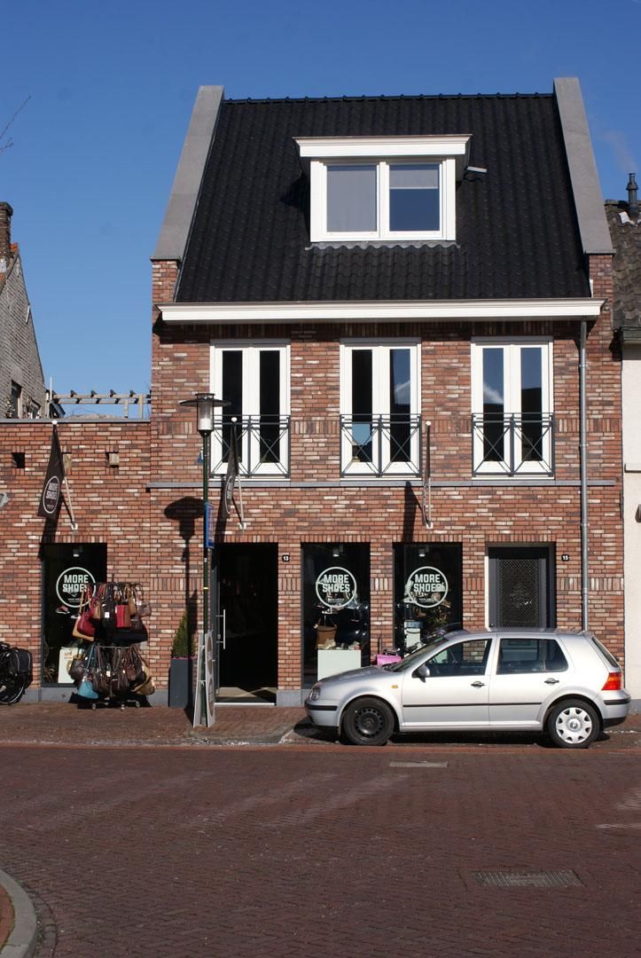 Nieuwbouw kantoor met bovenwoning