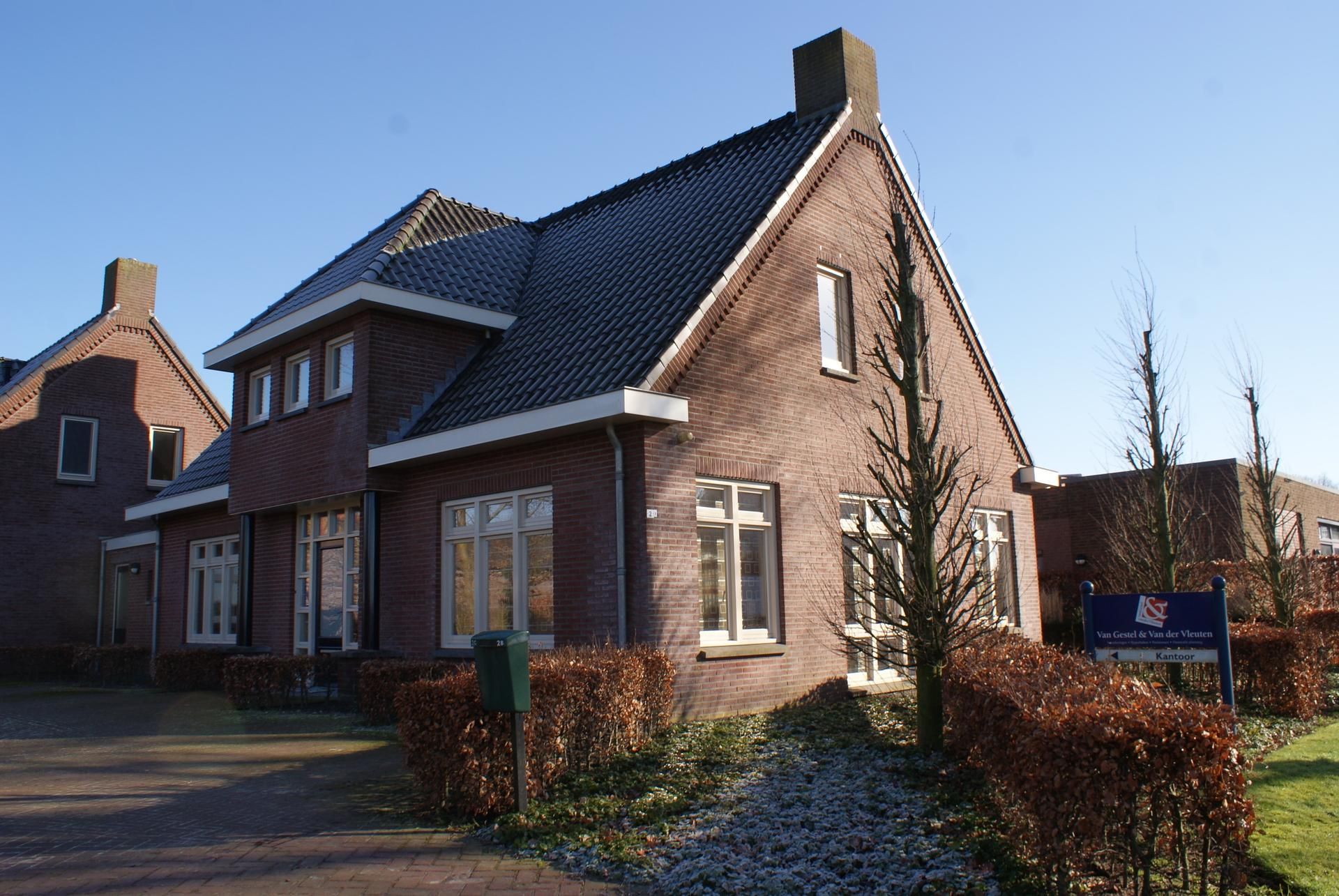 Nieuwbouw woonhuis met bedrijfspand